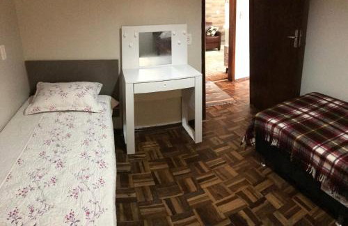 Apê completo com suíte, sacada e garagem fechada - Foto 2