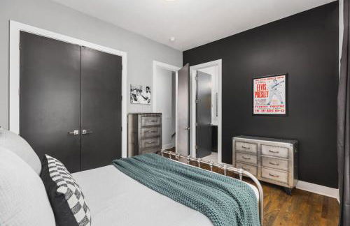 Home with Rooftop Deck & Garage, 2 miles to Downtown Broadway - Foto 27