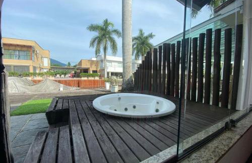 Casa com deck navegável e jacuzzi em Angra dos Reis RJ - Praia da Ribeira - Foto 4