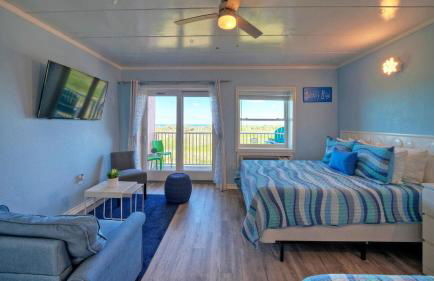 Oceanfront Condo w/ Private Balcony Pool + Tennis Bubbly Blew by Avantstay - Foto 16