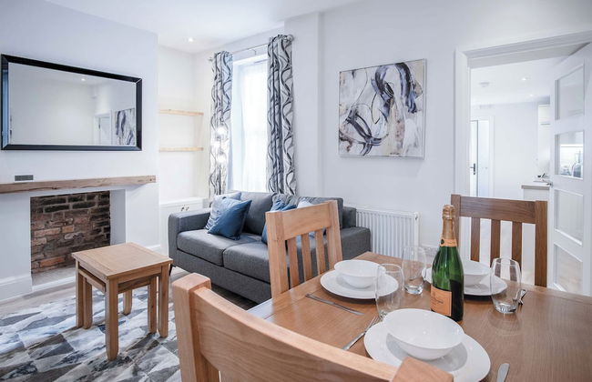 Fleet Street - 2 Bedroom - Swansea - Photo 1