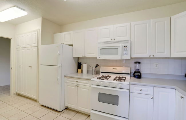 Apartment in the Heart of Crystal City - Photo 20