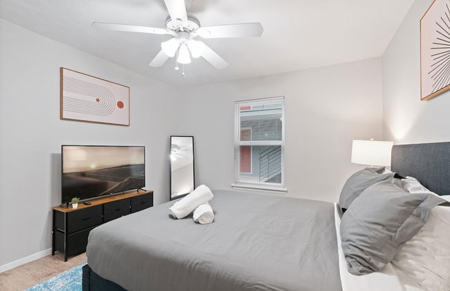 Modern 2BR Near UT Hyde Park Evonify - Foto 9