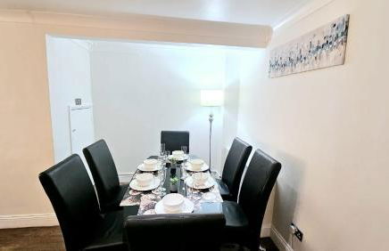 Cosy and spacious Home -Free parking, Free WiFi- sleeps 5 by FINNA Properties Ltd - Foto 15