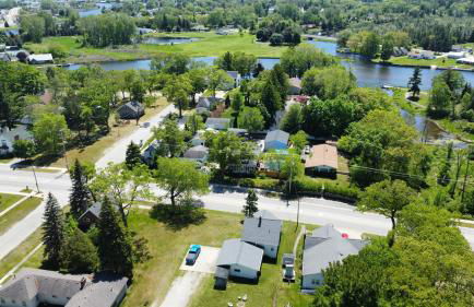 Oscoda Hilltop Haven - Great Location near Beach! - Foto 18