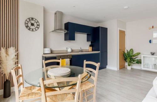 Modern 2bed Flat, Parking, Close to Beach & Shops - Photo 44