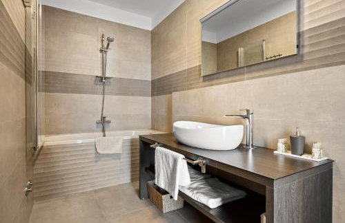 Villa Ula in Pula with heated pool, sauna & private tennis court - Photo 41