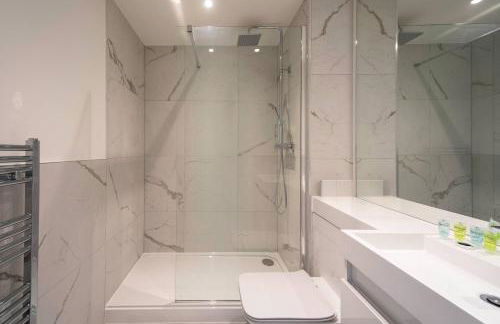 Modern 1 Bed Apartment in Gravesend w Games Room - Foto 6