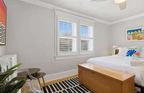 Charming 4BR Bungalow - Steps to Clarendon METRO - Foto 10