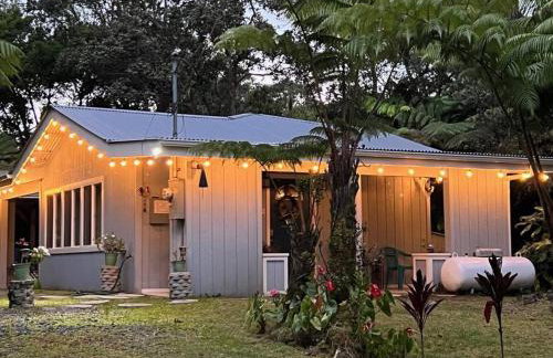 Romantic Retreat, Relax at Hot-tub, Indoor & Outdoor shower, firepit, 5 min to Hawaii Volcano park - Foto 8