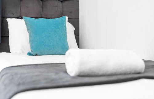 Three Bedroom House - Garden Space - Parking Included - Netflix Access - Parking - 74B - Foto 43