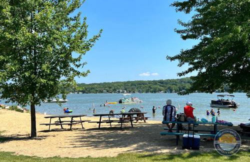 New Lake Como Retreat with Bar and Pool Table - Foto 24