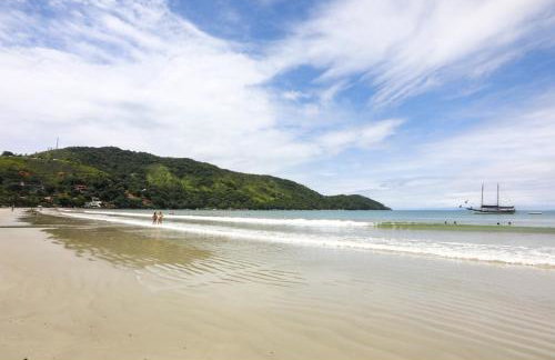 Apto com ar-cond e piscina a 100m mar praia da Enseada - Foto 60