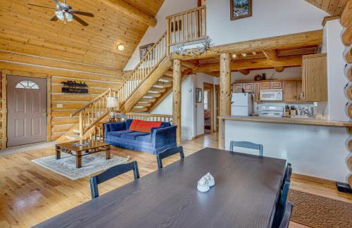 Deck and Pond Views! 2-Acre, Woodsy Rocky Mtn Haven - Foto 9