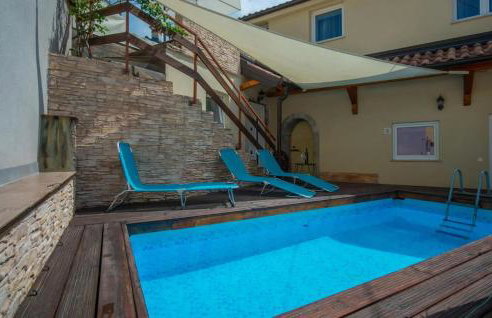 2 Bedroom Amazing Apartment In Veli Brgud - Photo 1