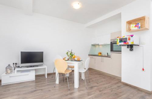 Apartmani D & J with Heated Pool & Stunning Sea View - Photo 69