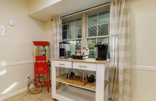 Gorgeous Alabama Home 4 Miles to Stadium Sleeps 8 - Foto 10