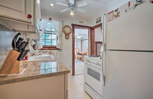 Dog-Friendly Waretown Home with Furnished Deck! - Foto 9