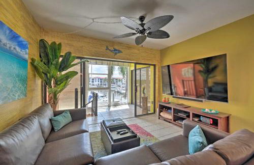 Relaxing Waterfront 2-Story Retreat with Pool Access - Foto 8