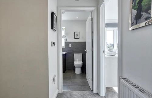 Modern Manchester House with Airport Links - Pass the Keys - Photo 20