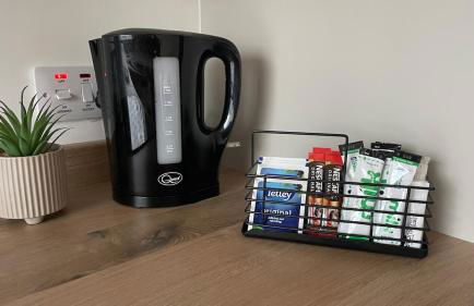 The Den - by Caithness Luxury Apartments NC500 - 2 Bedroom holiday home - Sleeps Work teams upto 2 & holiday makers upto 4 - BUDGET FRIENDLY FOR LONG STAY TRADES - CONTACT US - - Foto 12