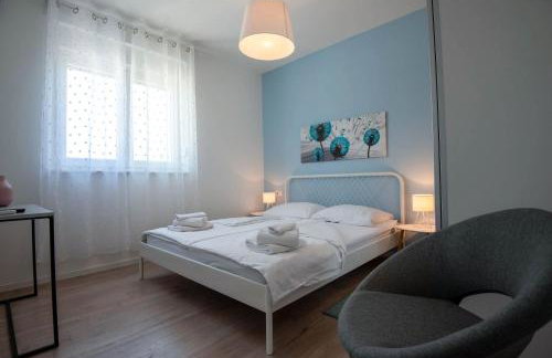 Villa Lumaka Sun - Amazing Home In Brodarica with 4 Bedrooms, Wifi, Outdoor Swimming Pool and Heated Swimming Pool - Photo 8