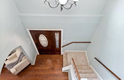 Spacious 4BR House Sleeps 9 Outdoor Lounge with Fire Pit plus Games - Foto 46