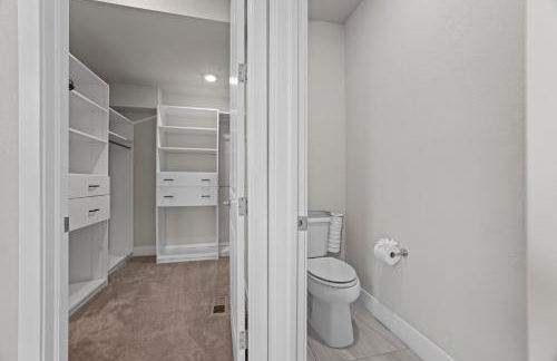 Rooftop Sunset Escape BBQ & Billiards Sleeps 8 - Foto 49