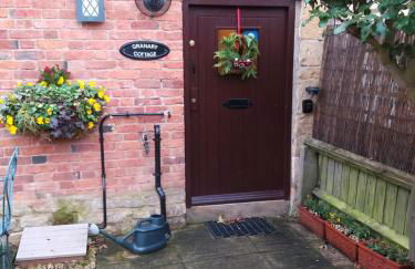 Granary Cottage - Photo 1