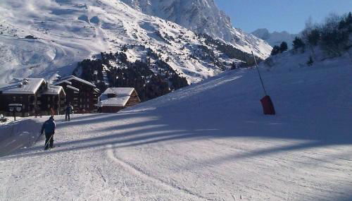 Ski in and Out 2-Bed Apartment in Meribel - Foto 2