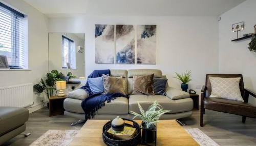 3 BedRoom house, Sleeps 6 with Full Kitchen, Garden and Free Parking - FREE Wi-Fi near Milton Keynes Bowl - Foto 3