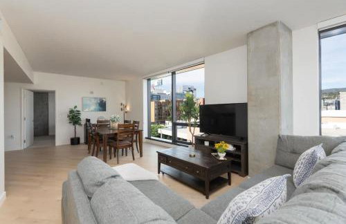 2Bed Apt View of Hollywood Sign & Rooftop Pool - Foto 10