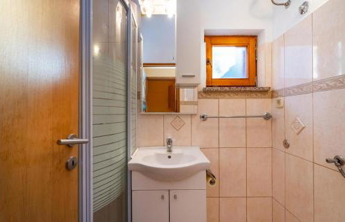 Cozy Apartment In Modric With Wifi - Photo 17