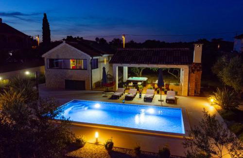 Villa Lorema-pet friendly on 5000 sqm garden,pool, jacuzzi, billiard&PS5 - Foto 4