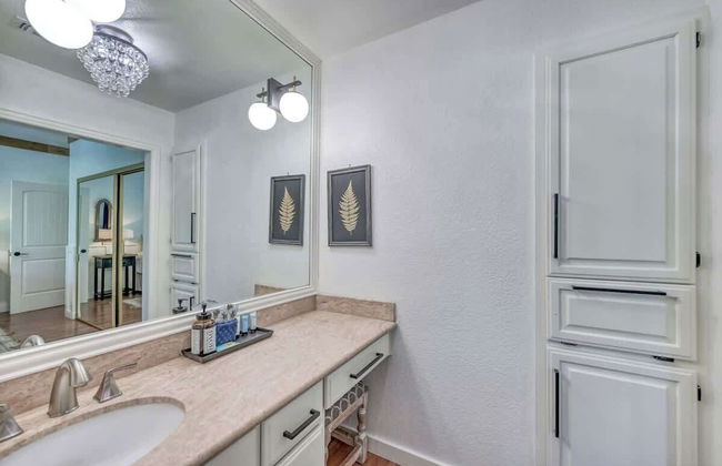 Luxurious Riverfront Condo Just 1 Blk to Schlitterbahn! - Foto 19