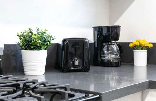 Modern 3BR Apt with Parking in Glendale - Foto 12