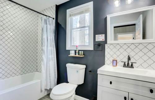 The Hut House 3BR 3BA Game Room Massage Chair - Foto 73