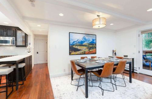 Updated 3BR, 3BA with Pool - Steps to Town - Foto 21