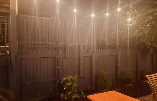 1850s historic Row House 7min train to NYC with private backyard - Foto 48