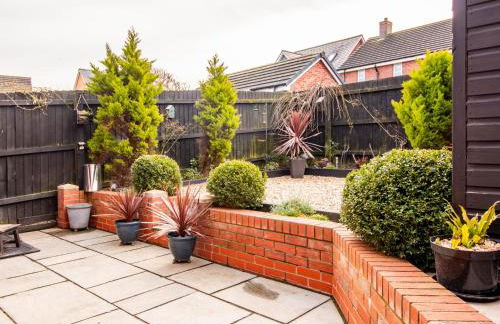 Cosy 4 Bedroom Town House with Mountain views, Private garden and ease of access into Abergavenny - Foto 32