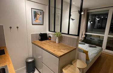 Studio with Balcony 800m to Trocadéro and Tour Eiffel - Photo 13