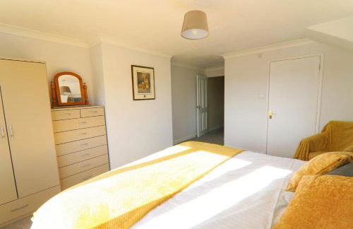 4 bed house 50 yards from the beach & lighthouse - Photo 18