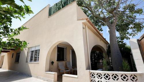 Cómodo chalet en la playa con gran patio exterior cerca del MET Y Campo de Golf - Photo 5, Garden view