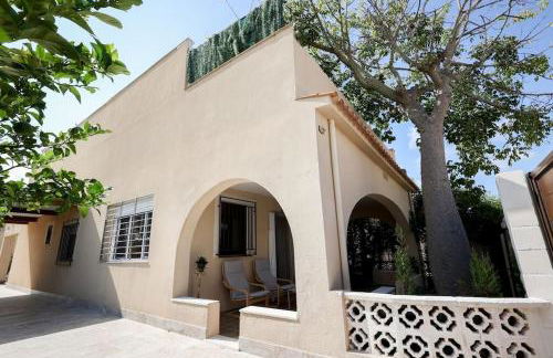 Cómodo chalet en la playa con gran patio exterior cerca del MET Y Campo de Golf - Photo 5