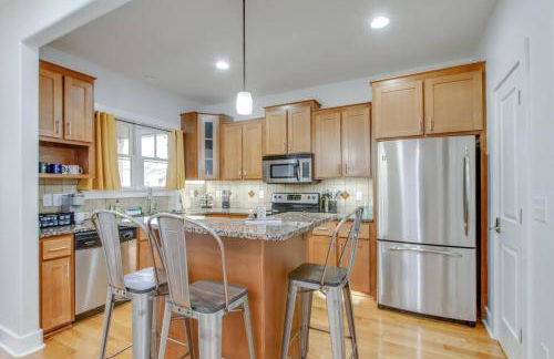 Vibrant Trendy Two Bedroom Home Near Marathon Village - Foto 11