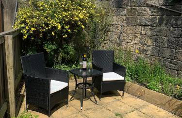 Tipsy Cottage Charming 2 bedroom home. - Photo 12