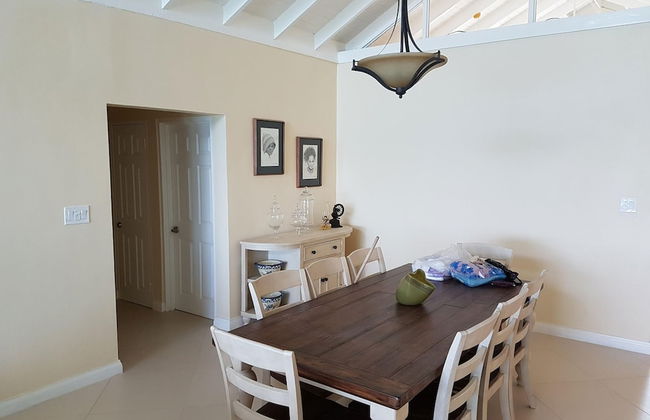 Je Suis Jamaica - 4 B R Beachfront Villa w Staff - Photo 27