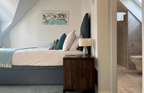 Beautiful 3 Bed Townhouse with Parking, close to Sea Front - Photo 23