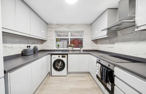 Lawrence Ave 4BD-2Storey House Fast Wifi Families & Leisure By AltoLuxo Short Lets & Serviced Accommodation With Free WiFi & Parking - Foto 16