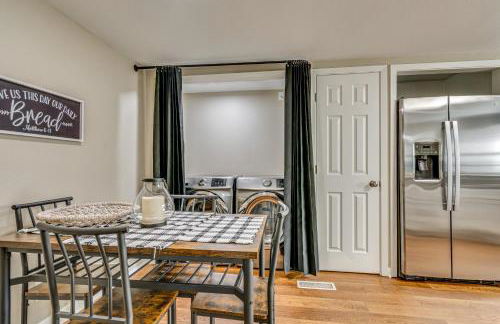 Lakefront Home with Yard and Deck in North Little Rock - Foto 8